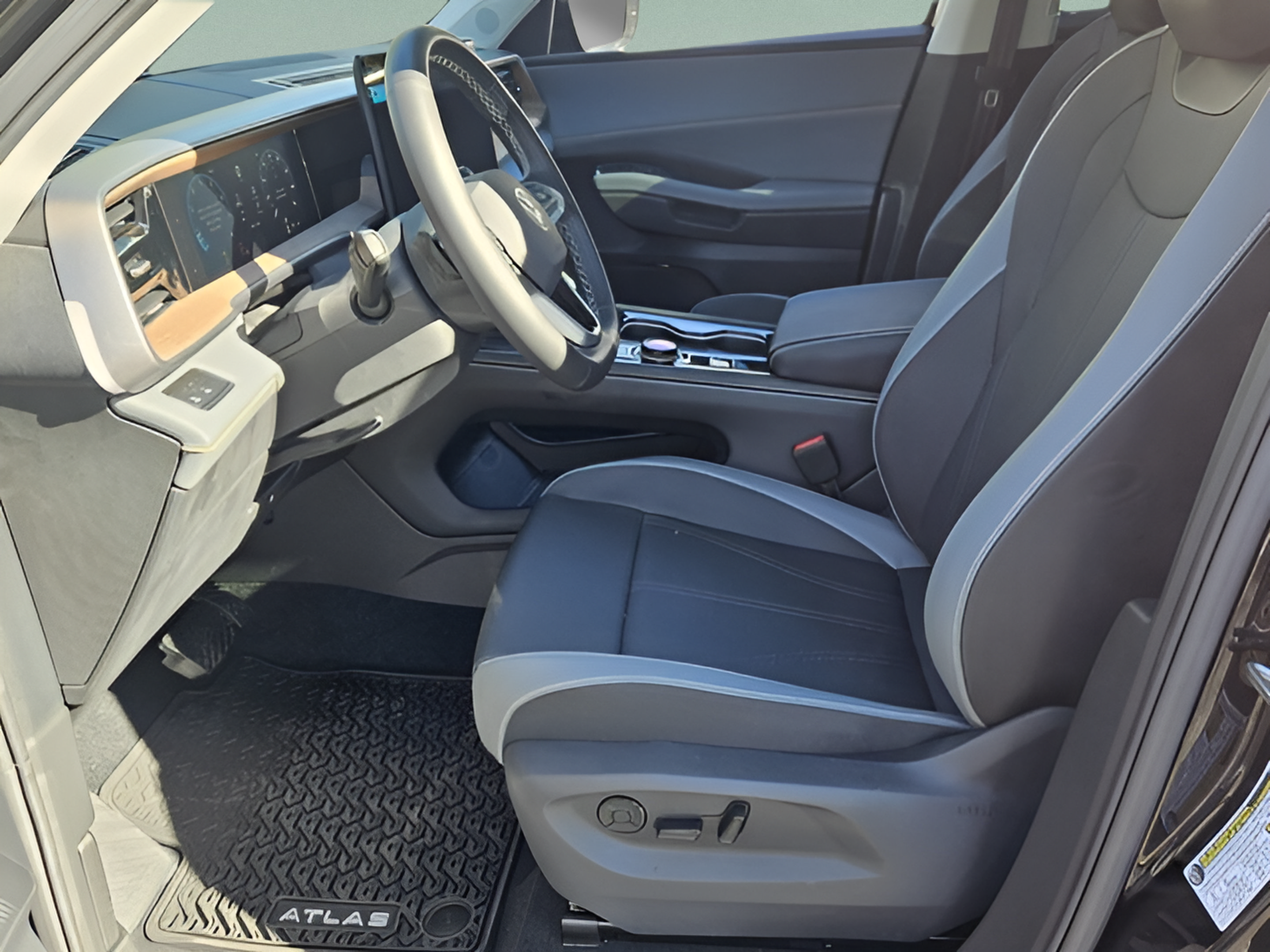 New 2027 Volkswagen Atlas SE FWD image 13
