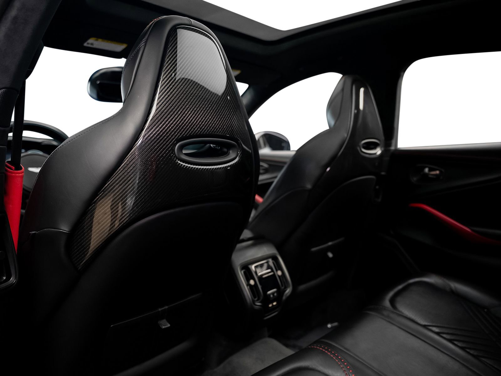 Used 2021 Aston Martin DBX AWD/4WD image 41