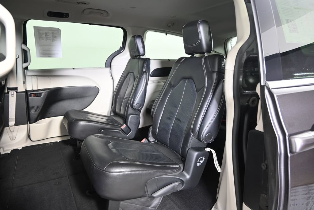 Used 2022 Chrysler Pacifica Touring-L FWD image 18