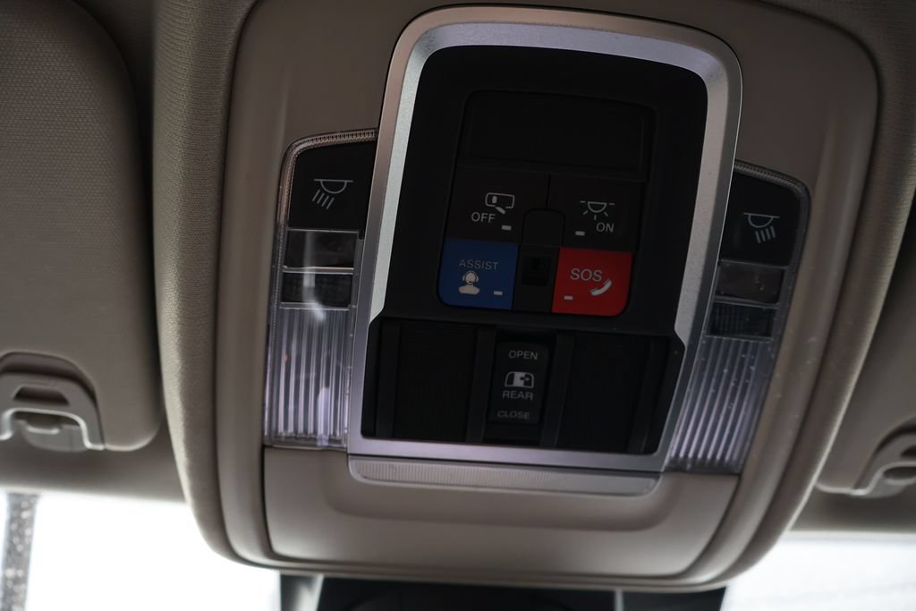 Used 2022 RAM 1500 Laramie AWD/4WD image 34