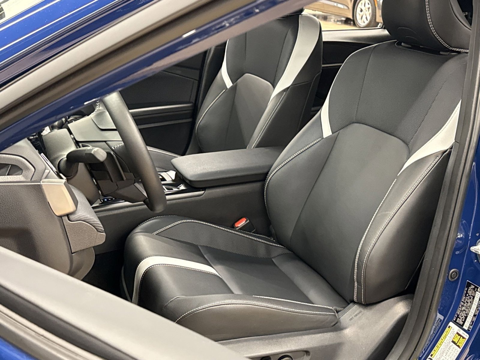 Used 2025 Toyota Camry SE AWD/4WD image 14