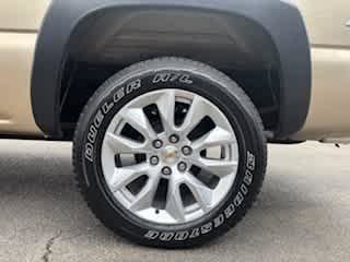 Used 2005 Chevrolet Silverado 1500 LS w/ Light Duty Power Package AWD/4WD image 4