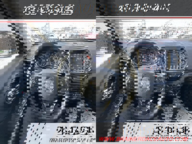 Used 2019 Jeep Cherokee Trailhawk w/ Cold Weather Group image 11