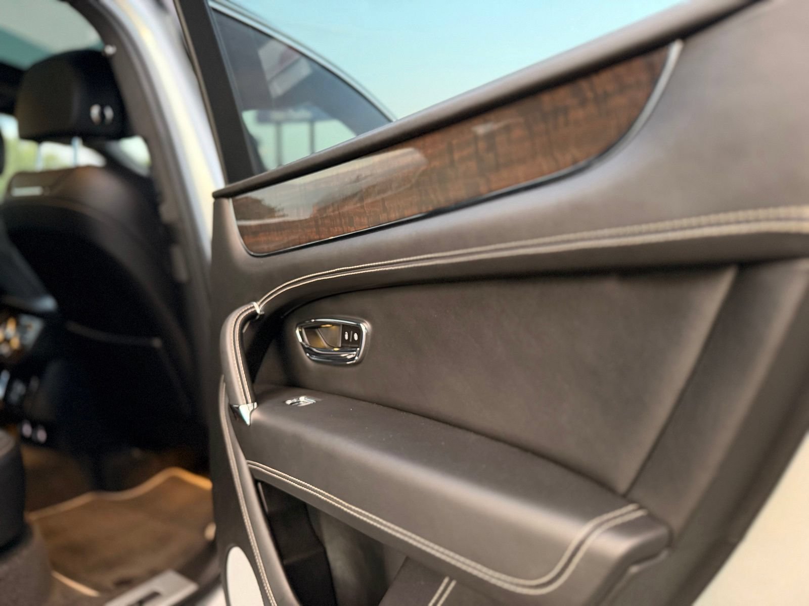 Used 2019 Bentley Bentayga AWD/4WD image 27