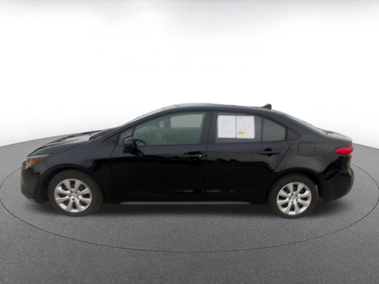 Used 2025 Toyota Corolla LE image 9
