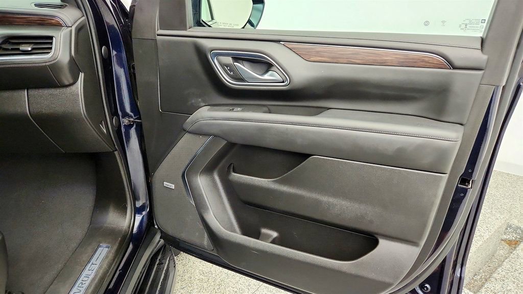 Used 2022 Chevrolet Suburban LT w/ LT Signature Plus Package AWD/4WD image 27