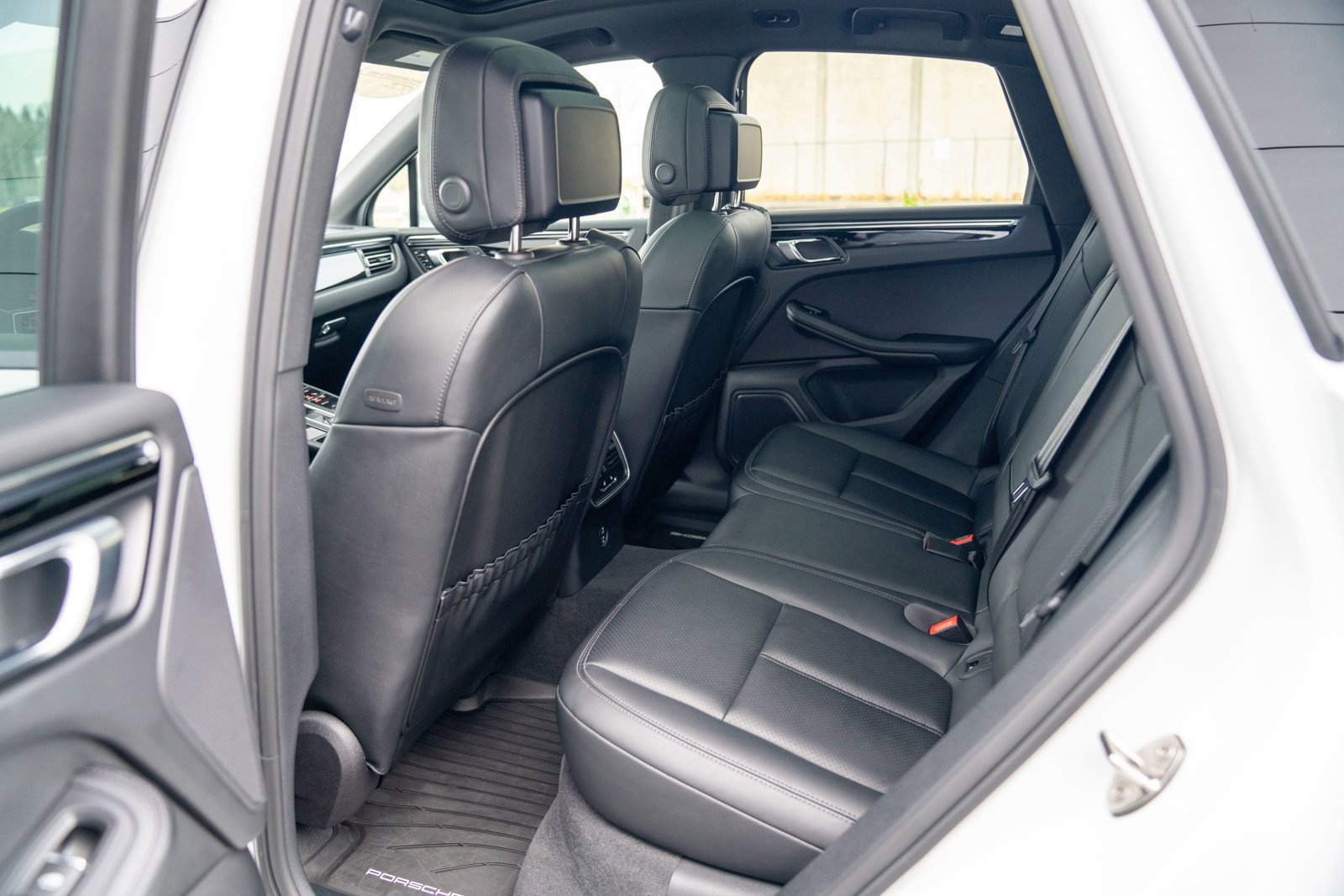 Certified 2025 Porsche Macan image 22