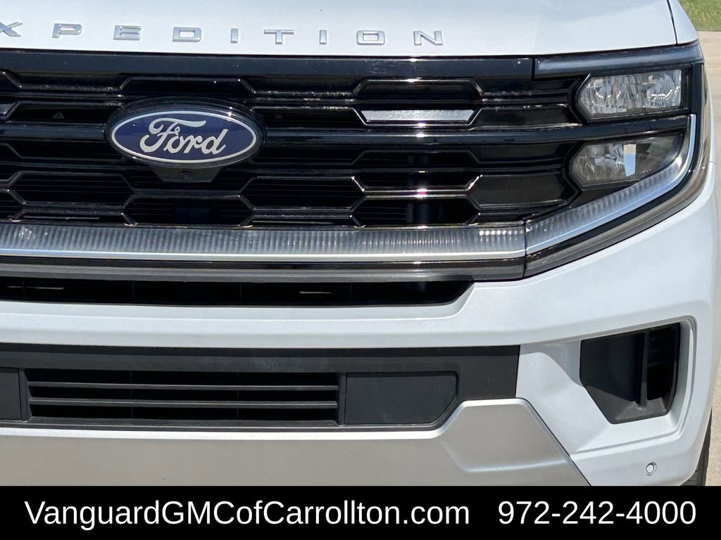 Used 2025 Ford Expedition Platinum image 4