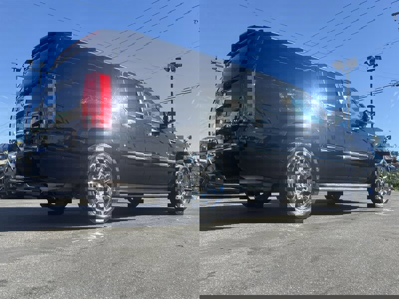 Used 2009 Cadillac Escalade ESV AWD image 6