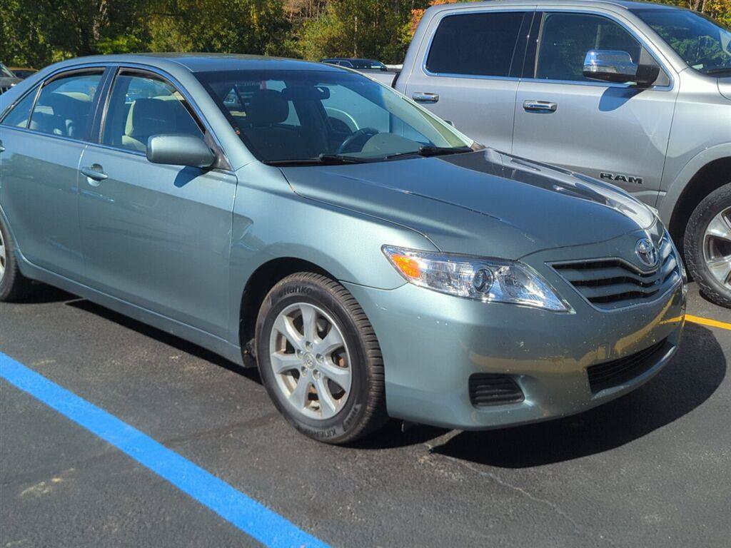 Used 2010 Toyota Camry SE FWD image 1