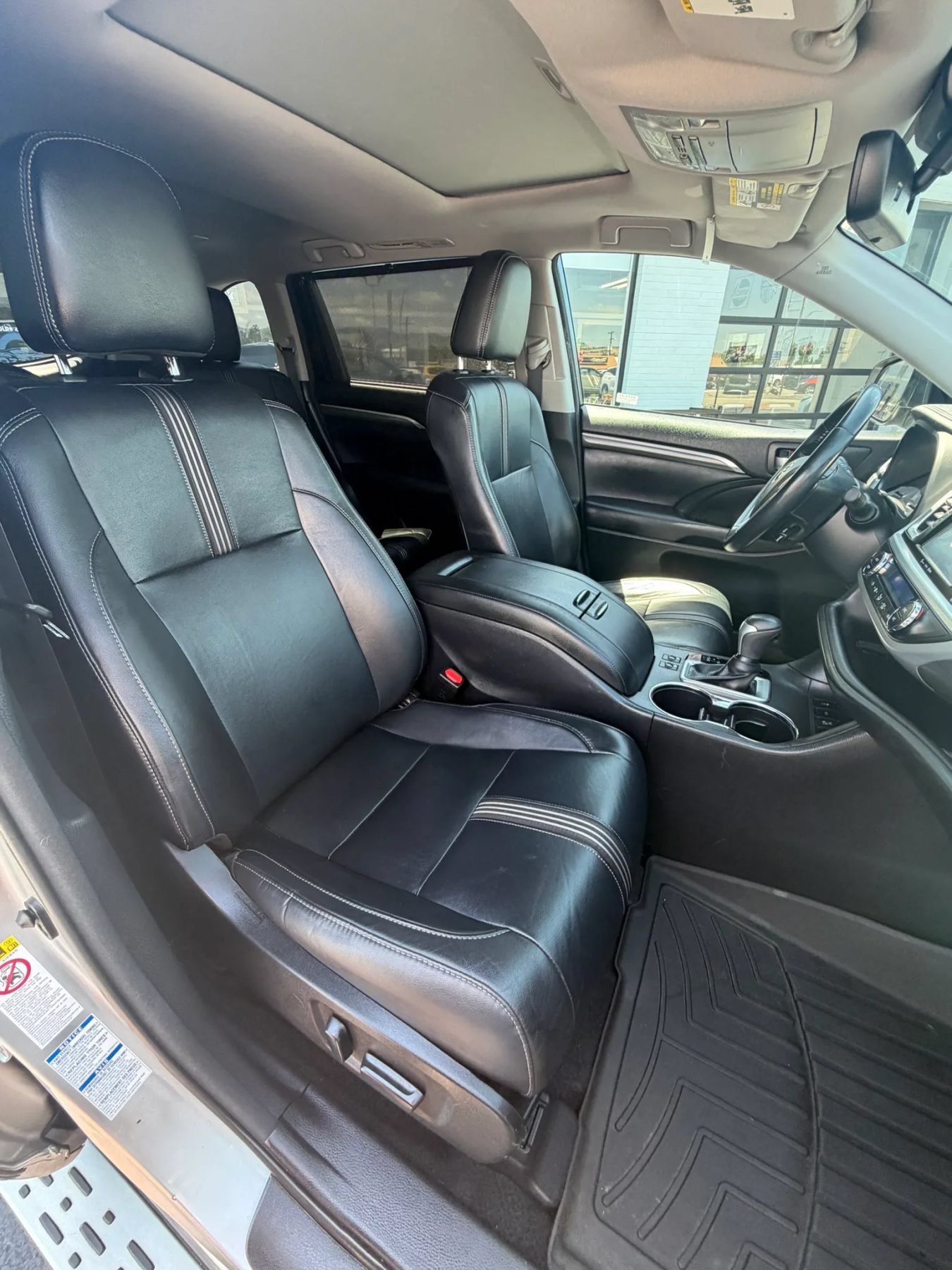 Used 2017 Toyota Highlander SE AWD/4WD image 18