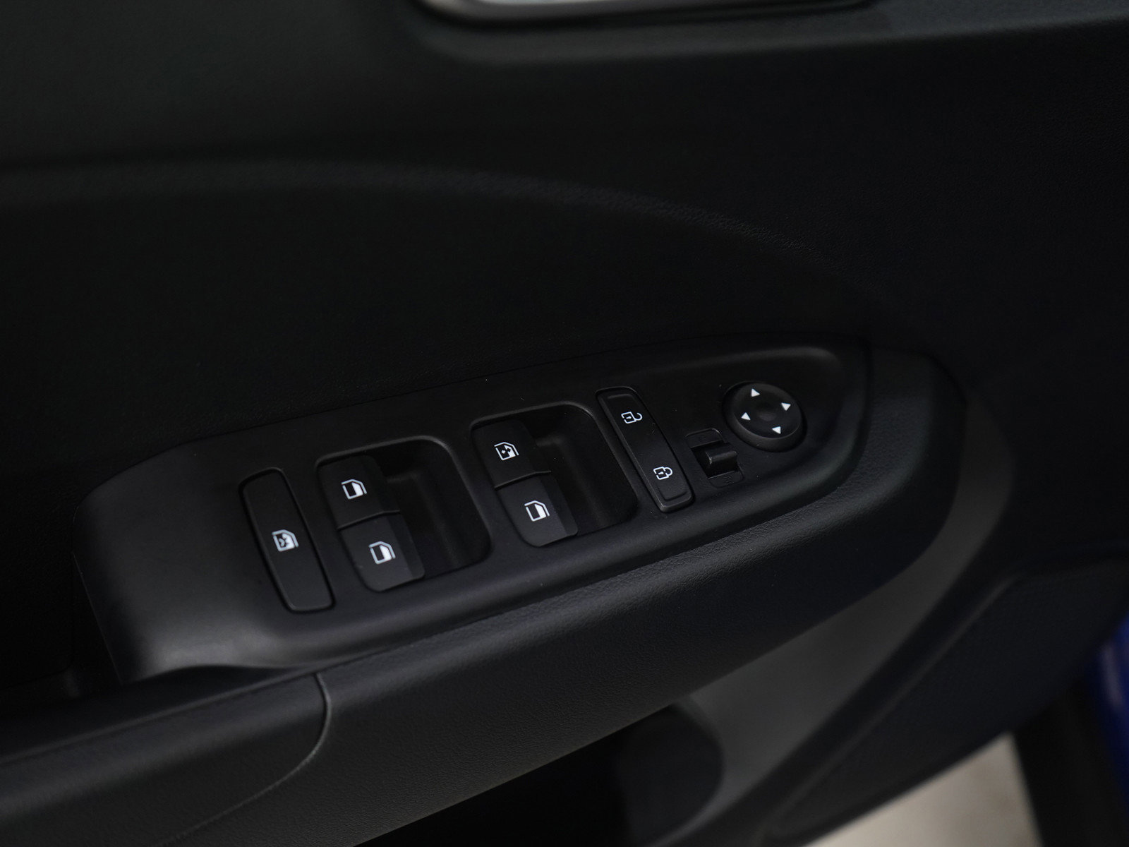 Certified 2025 Hyundai Venue SEL image 18