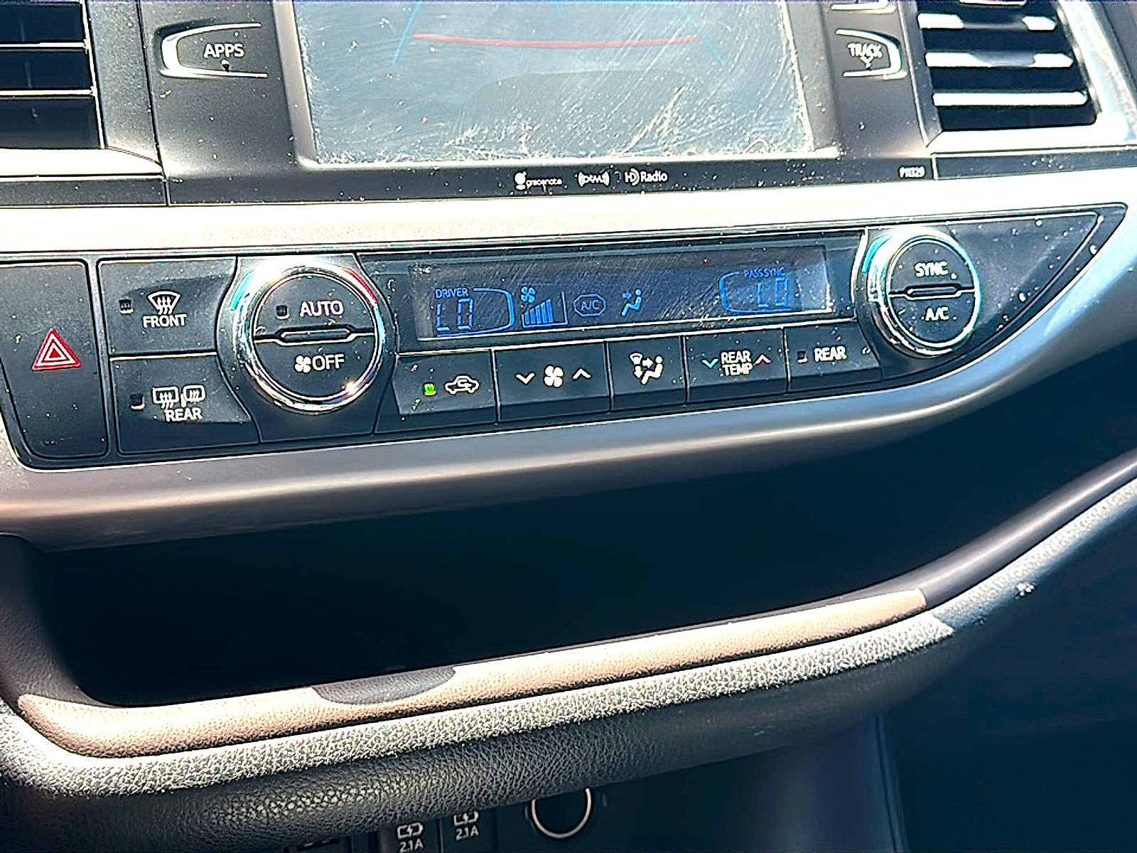 Used 2018 Toyota Highlander Plus FWD image 34