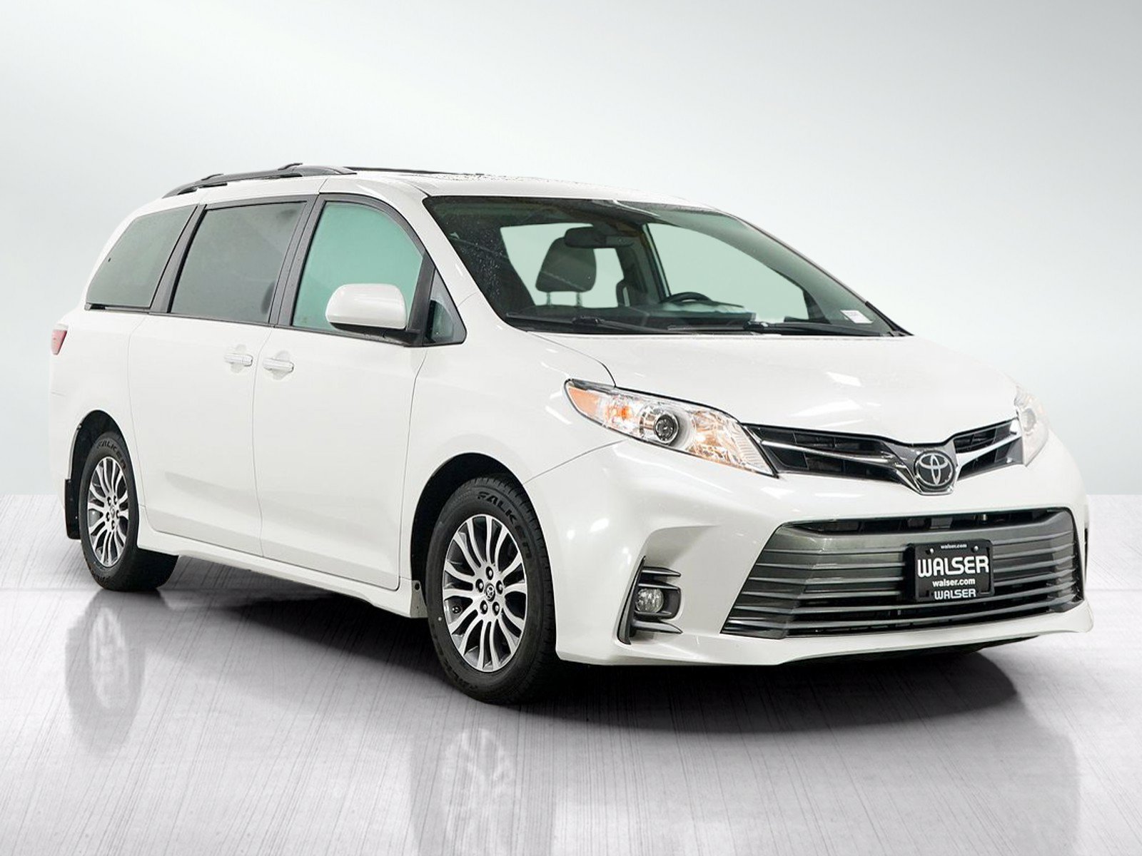 Used 2020 Toyota Sienna XLE Premium w/ Carpet Mat Package FWD image 7