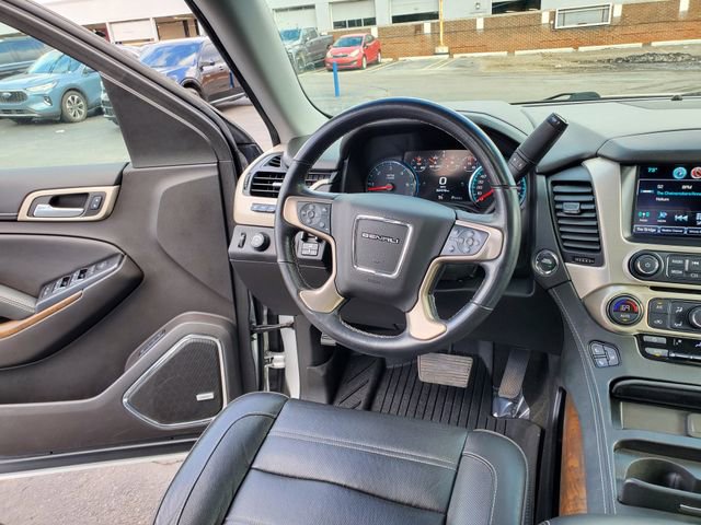 Used 2018 GMC Yukon Denali image 3