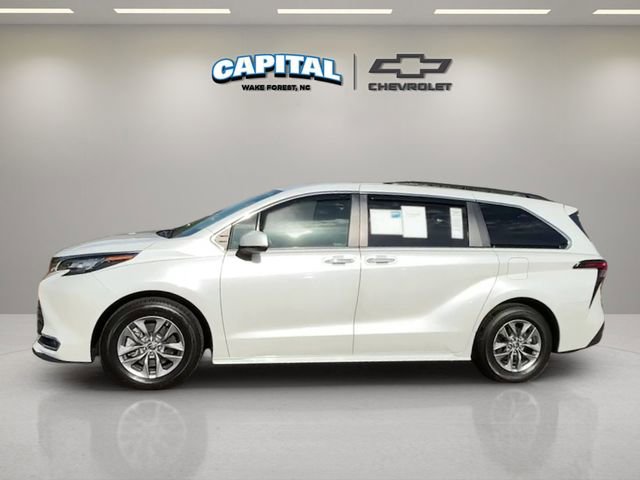 Used 2023 Toyota Sienna XLE w/ XLE Plus Package image 2