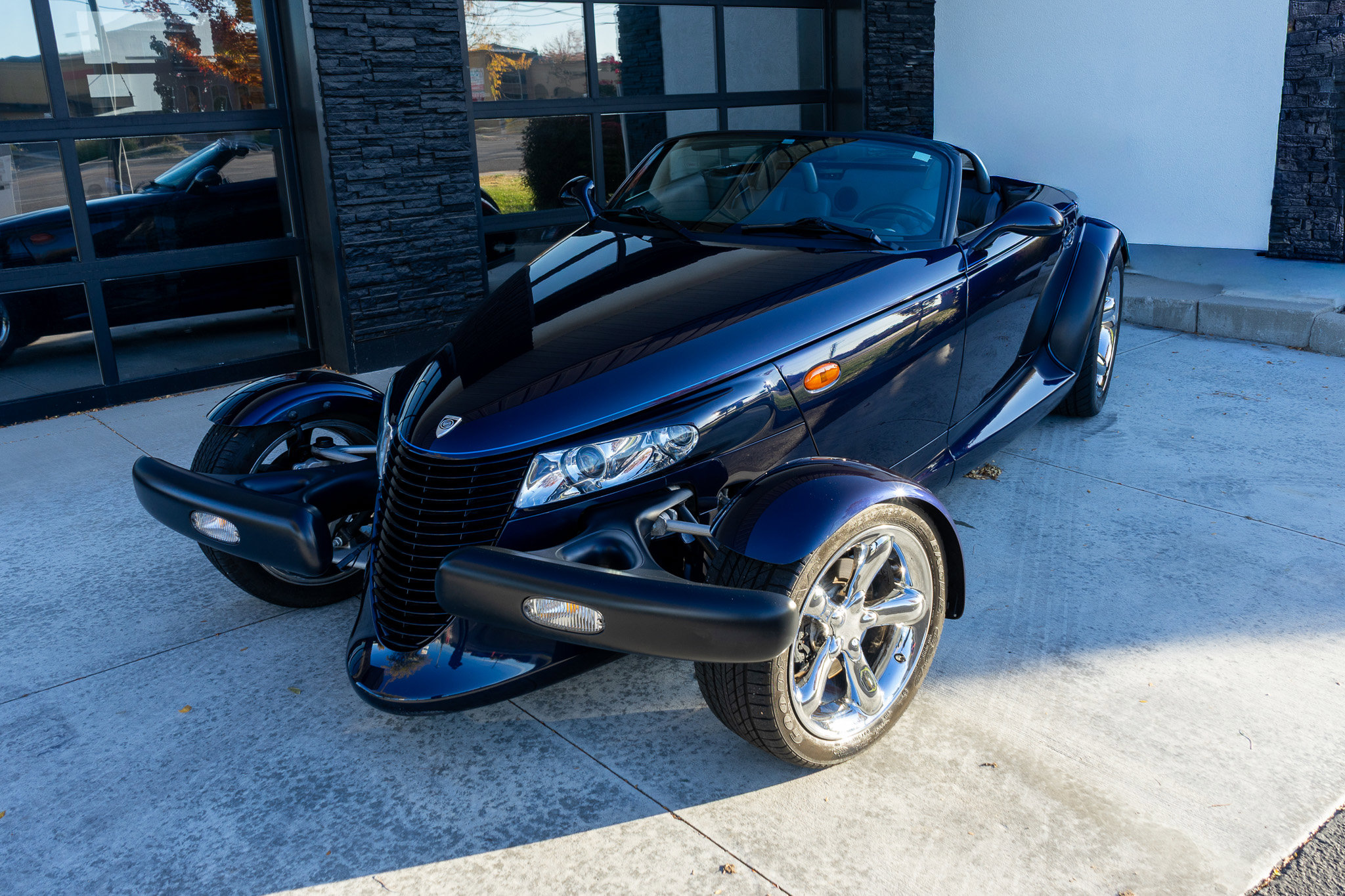 Used 2001 Chrysler Prowler image 3