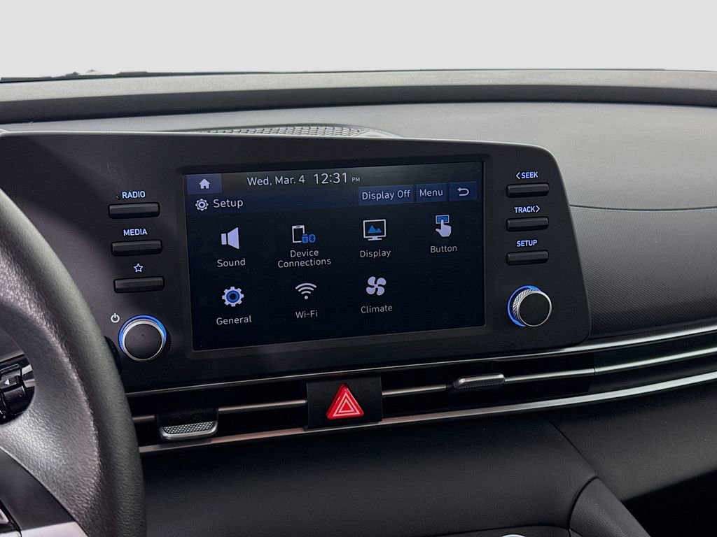 Certified 2025 Hyundai Elantra SE image 32