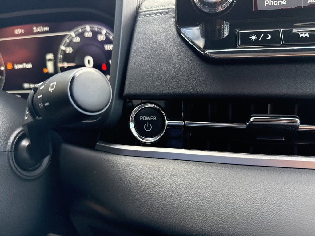 New 2025 Mitsubishi Outlander SE image 33