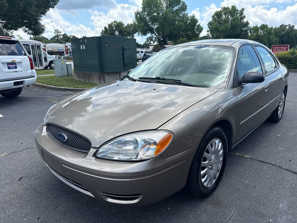 Used 2007 Ford Taurus SE FWD image 1
