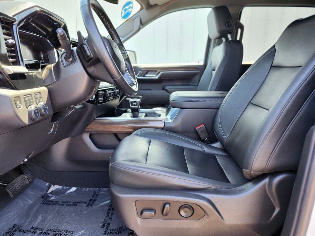 Used 2023 Chevrolet Silverado 1500 LT Trail Boss w/ Convenience Package II AWD/4WD image 16