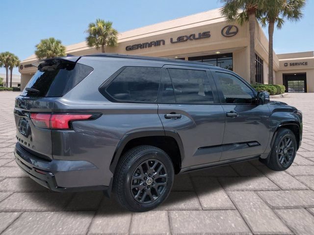 Used 2024 Toyota Sequoia Platinum AWD/4WD image 4