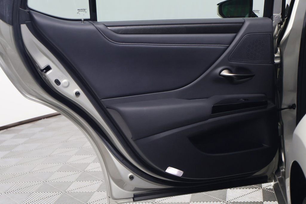 Certified 2023 Lexus ES 300h w/ Premium Package image 13