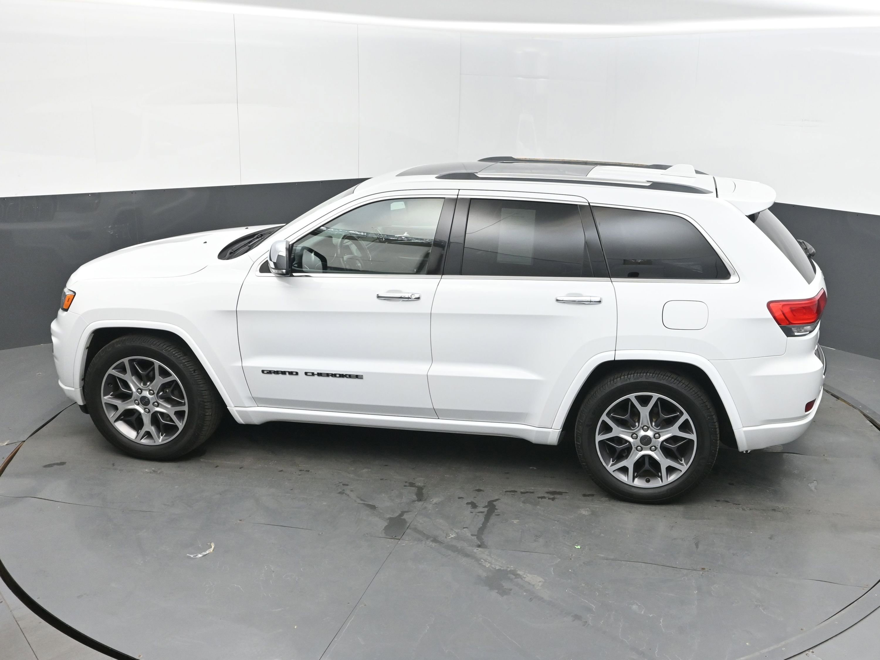Used 2020 Jeep Grand Cherokee Overland image 29