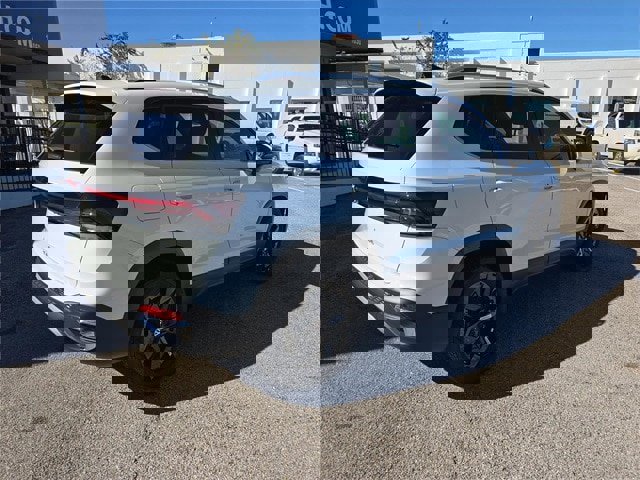 New 2025 Volkswagen Taos SE image 3