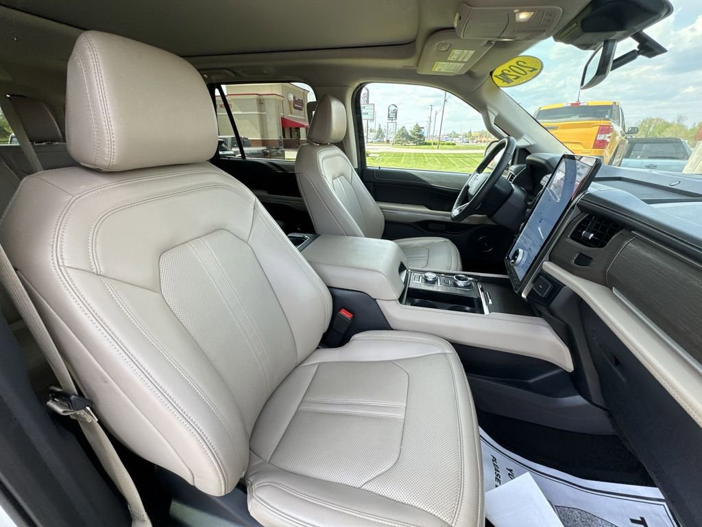 Used 2024 Ford Expedition Limited image 26
