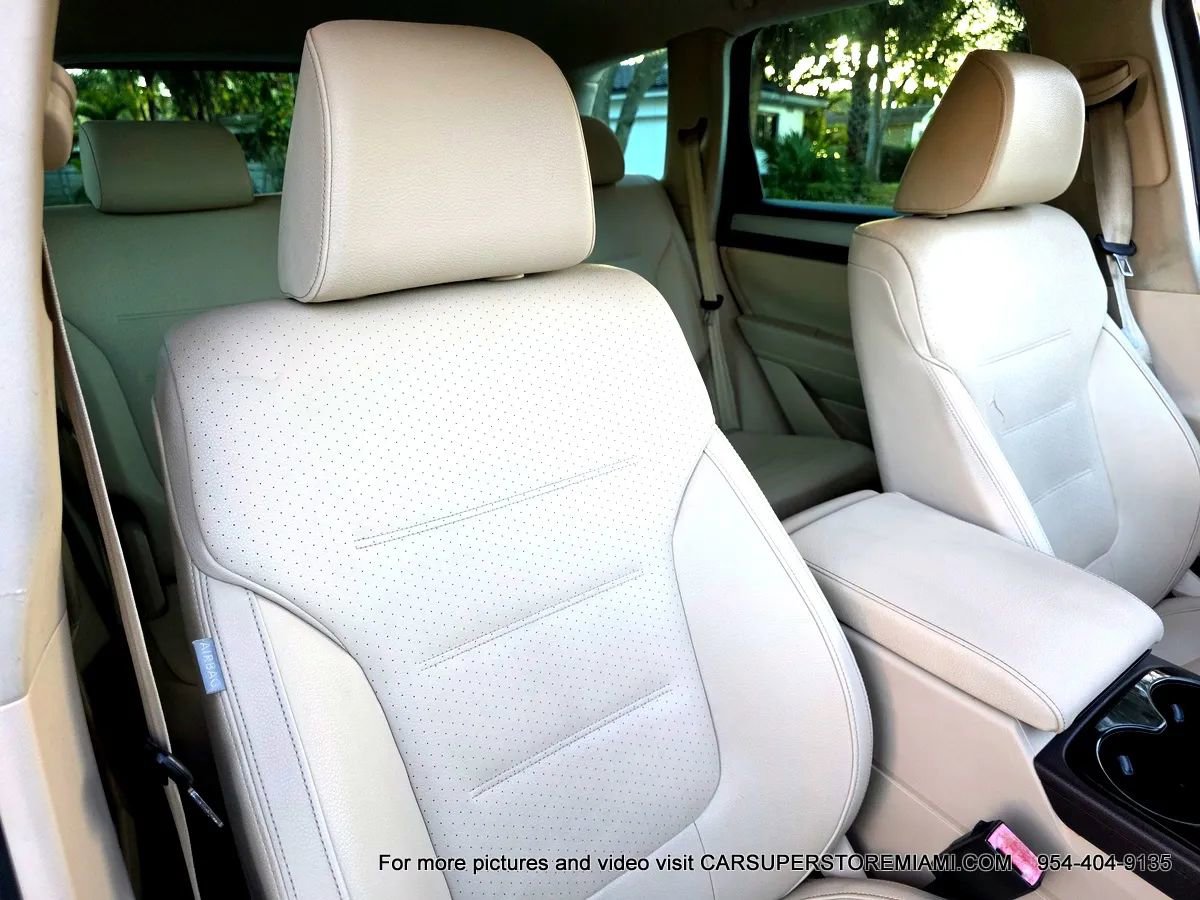 Used 2011 Volkswagen Touareg Sport image 56