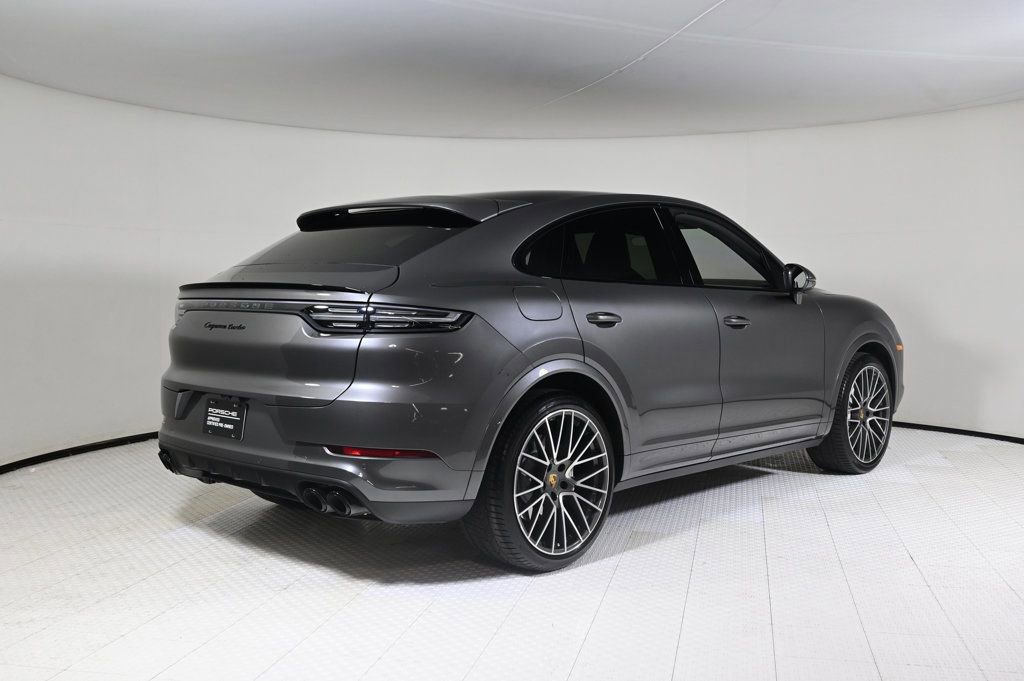 Used 2022 Porsche Cayenne Turbo image 7