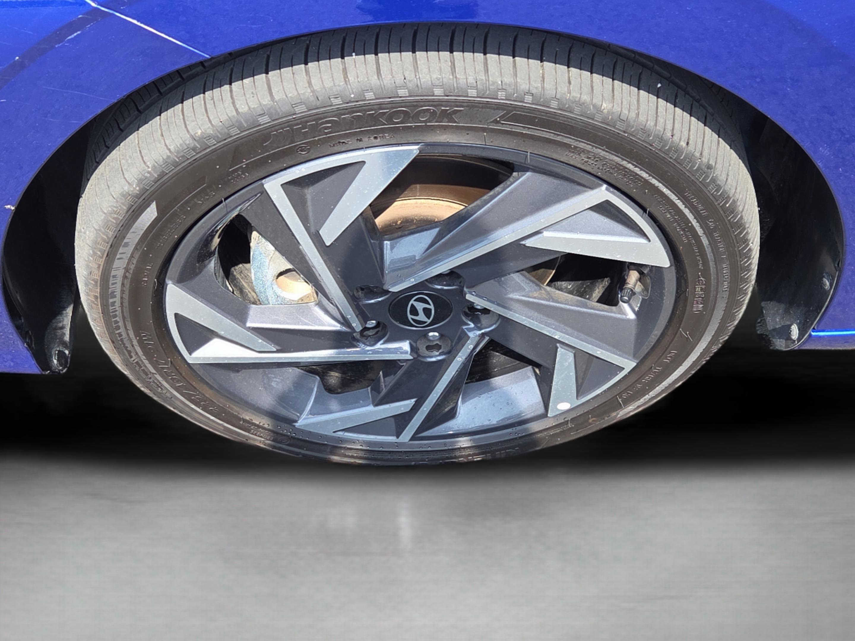 Used 2025 Hyundai Elantra SEL image 9