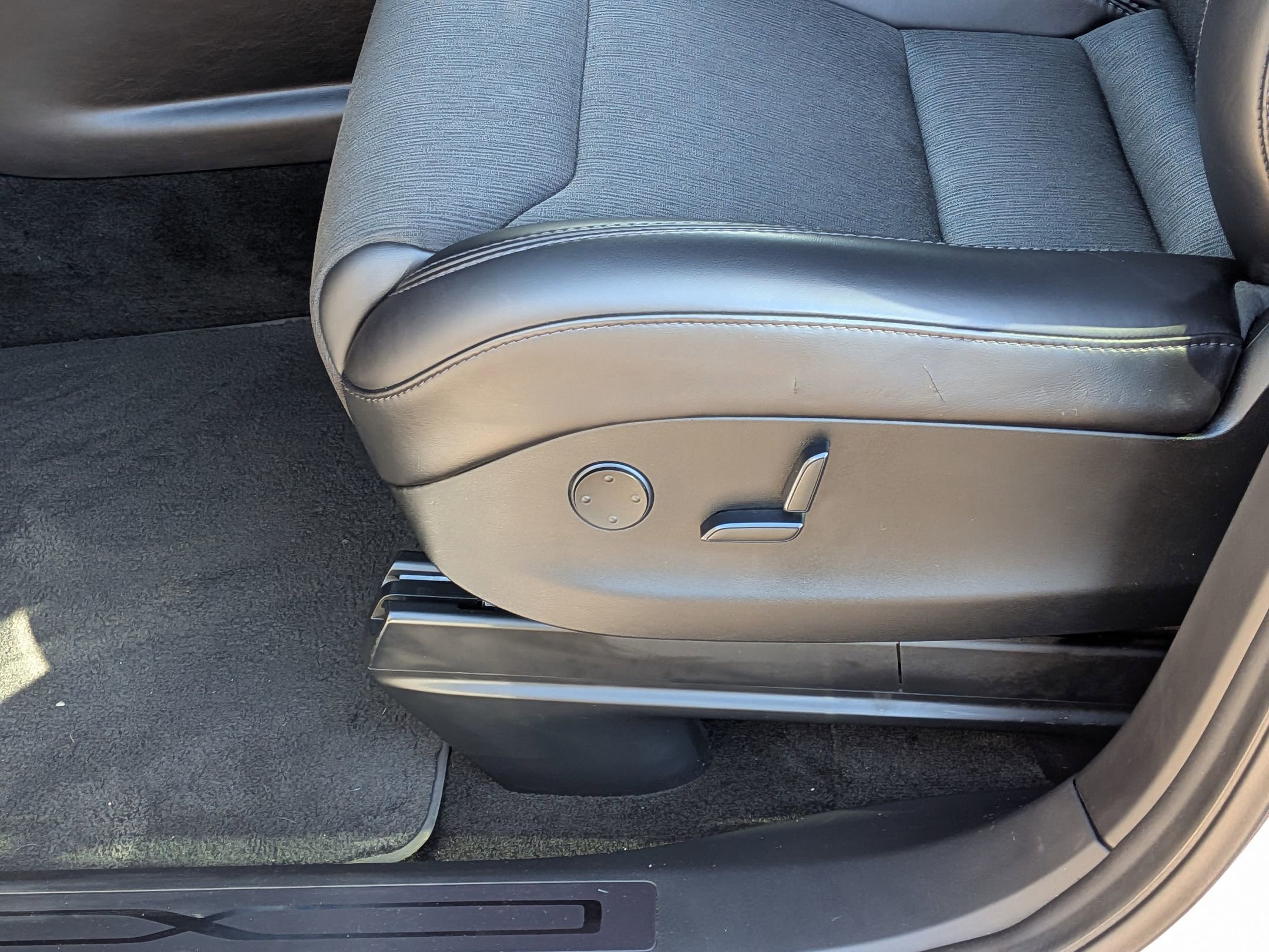 Used 2018 Tesla Model X 75D image 12