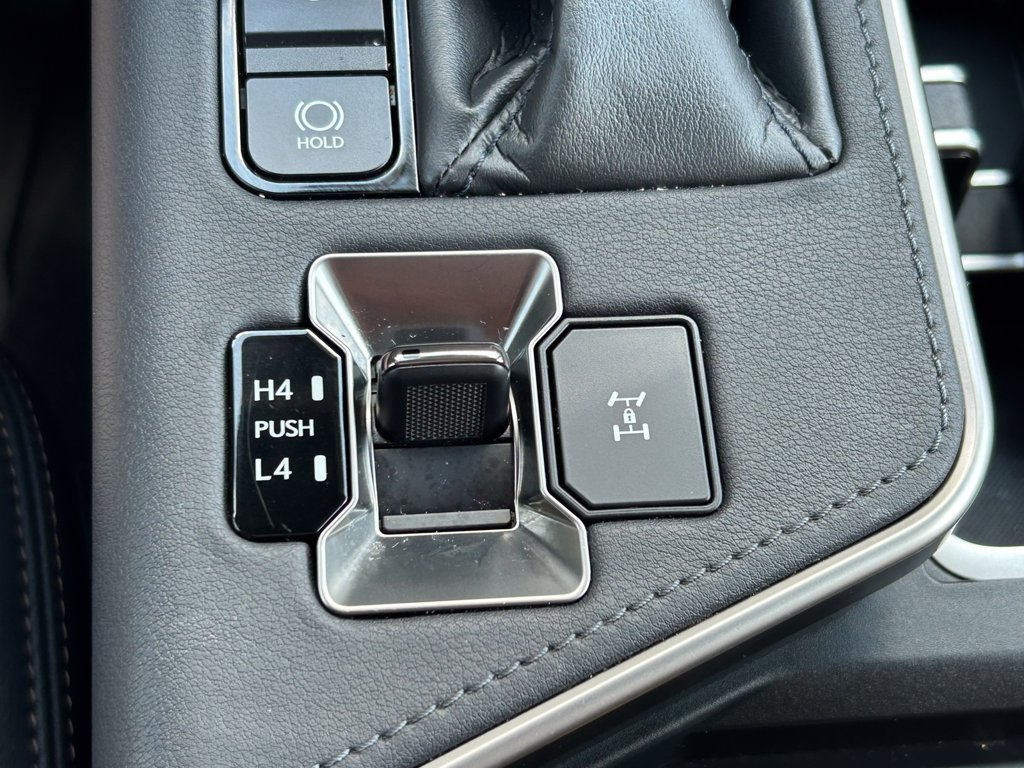 Used 2025 Lexus GX 550 w/ Accessory Package (2T) AWD/4WD image 37