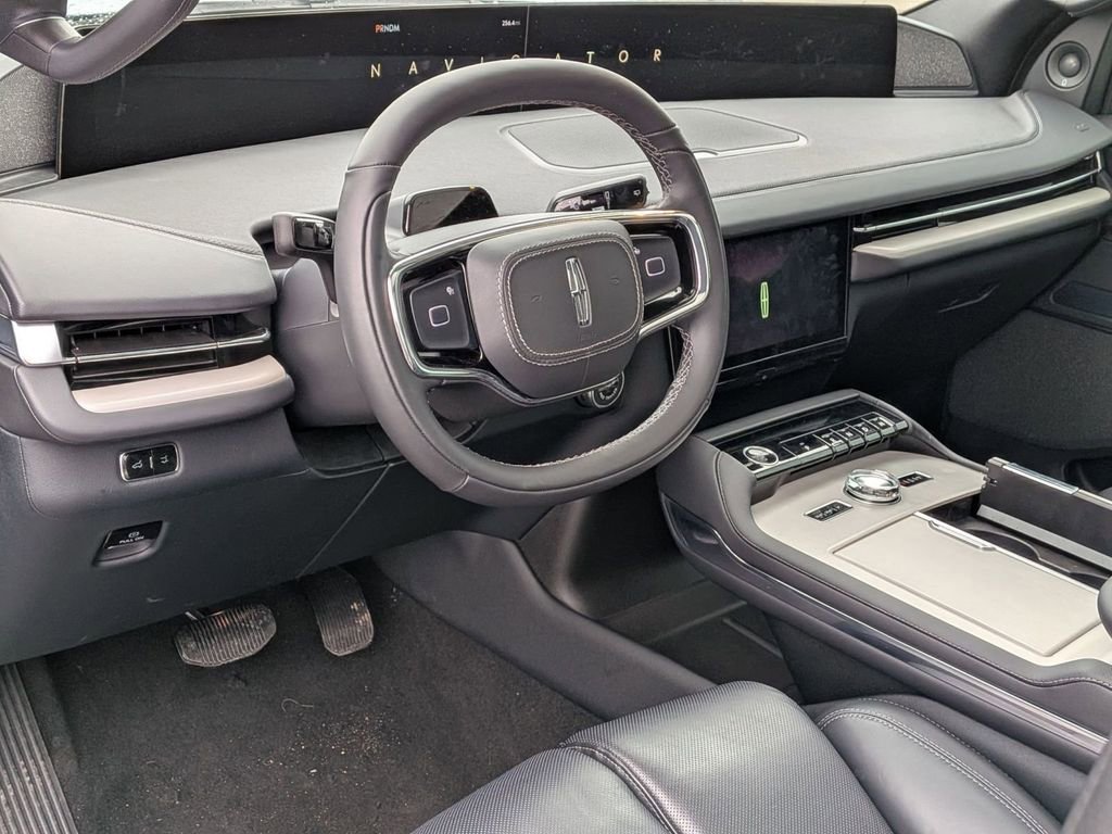 New 2025 Lincoln Navigator Reserve w/ Jet Appearance Package image 11