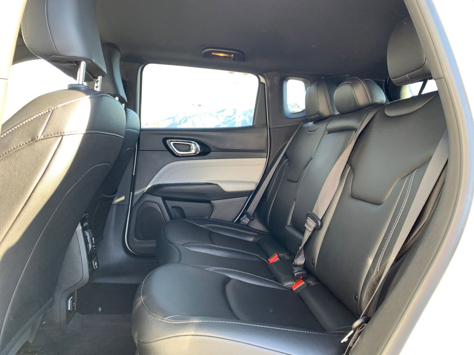 Used 2025 Jeep Compass Limited image 25