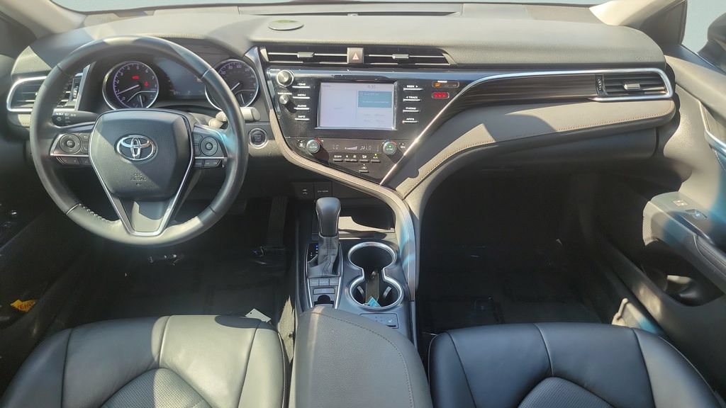 Used 2018 Toyota Camry XLE FWD image 12
