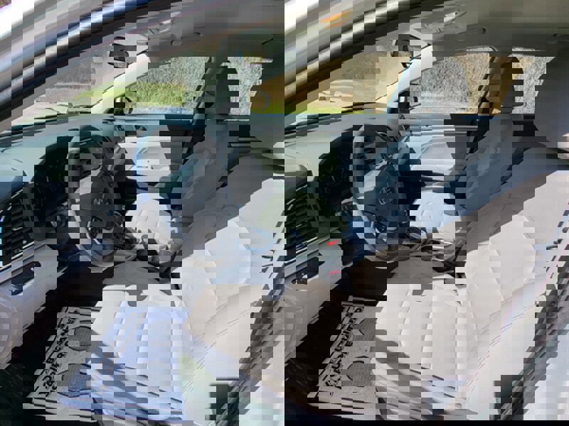 Used 2017 Hyundai Elantra SE image 16