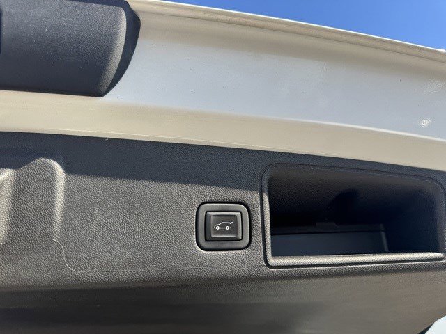 Used 2023 GMC Terrain SLT w/ Tech Package image 28