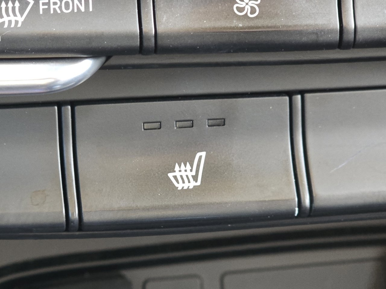 Used 2020 Hyundai Santa Fe SEL w/ Convenience Package image 6