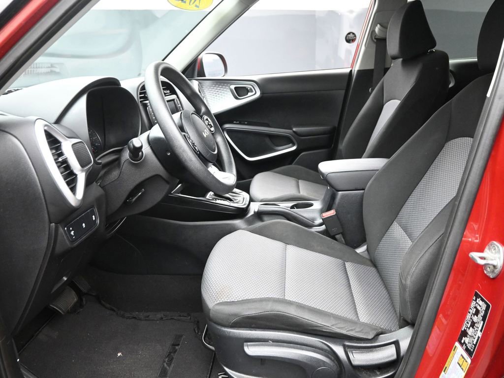 Used 2022 Kia Soul LX image 15