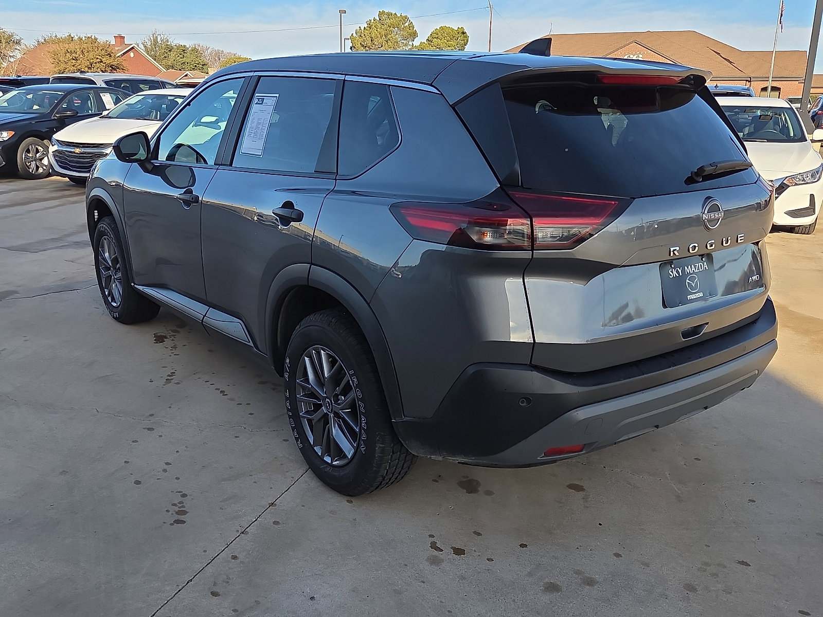 Used 2023 Nissan Rogue S image 4