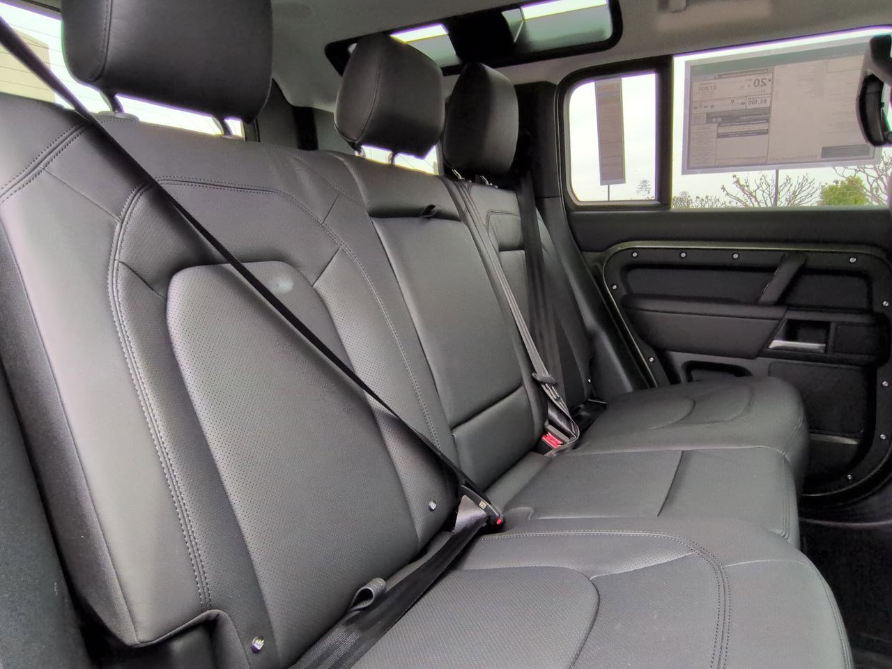 New 2026 Land Rover Defender 110 X-Dynamic SE image 25