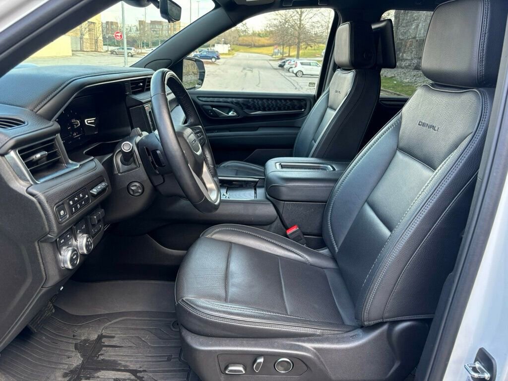 Used 2024 GMC Yukon XL Denali w/ Advanced Technology Package image 9