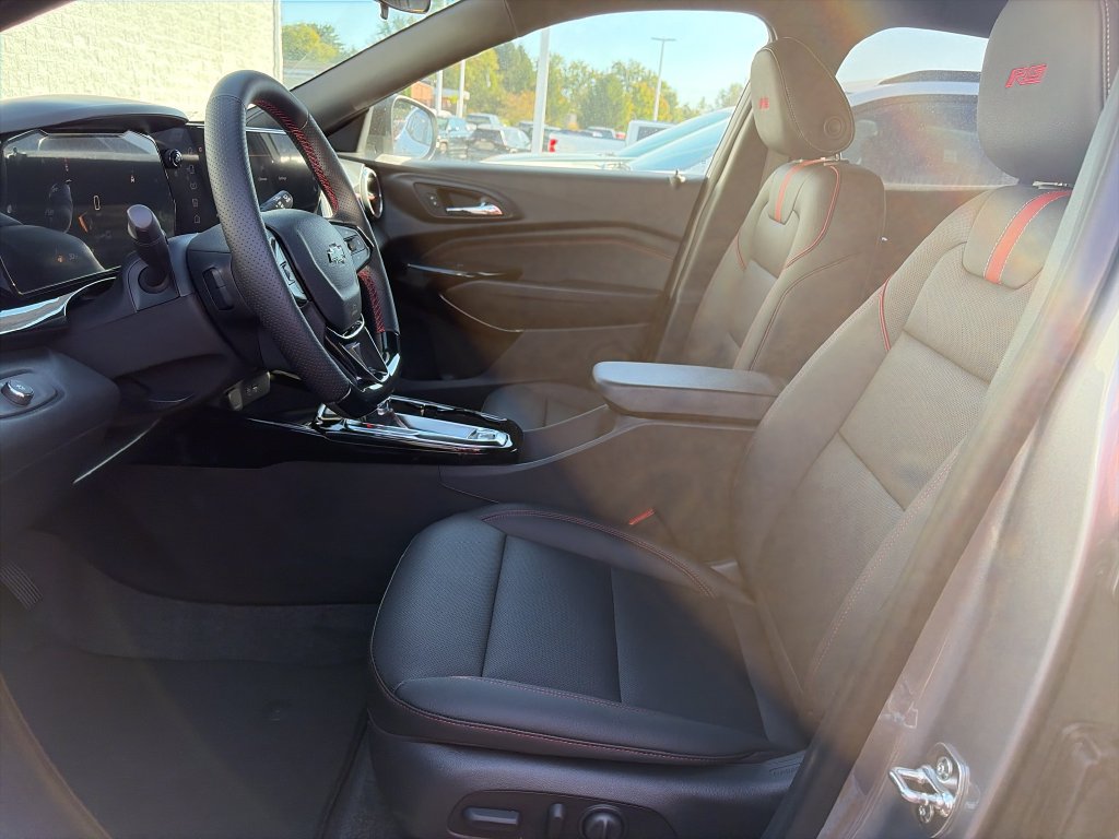 New 2026 Chevrolet Trax RS w/ Sunroof Package FWD image 12
