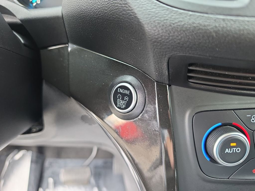 Used 2019 Ford Escape Titanium image 18