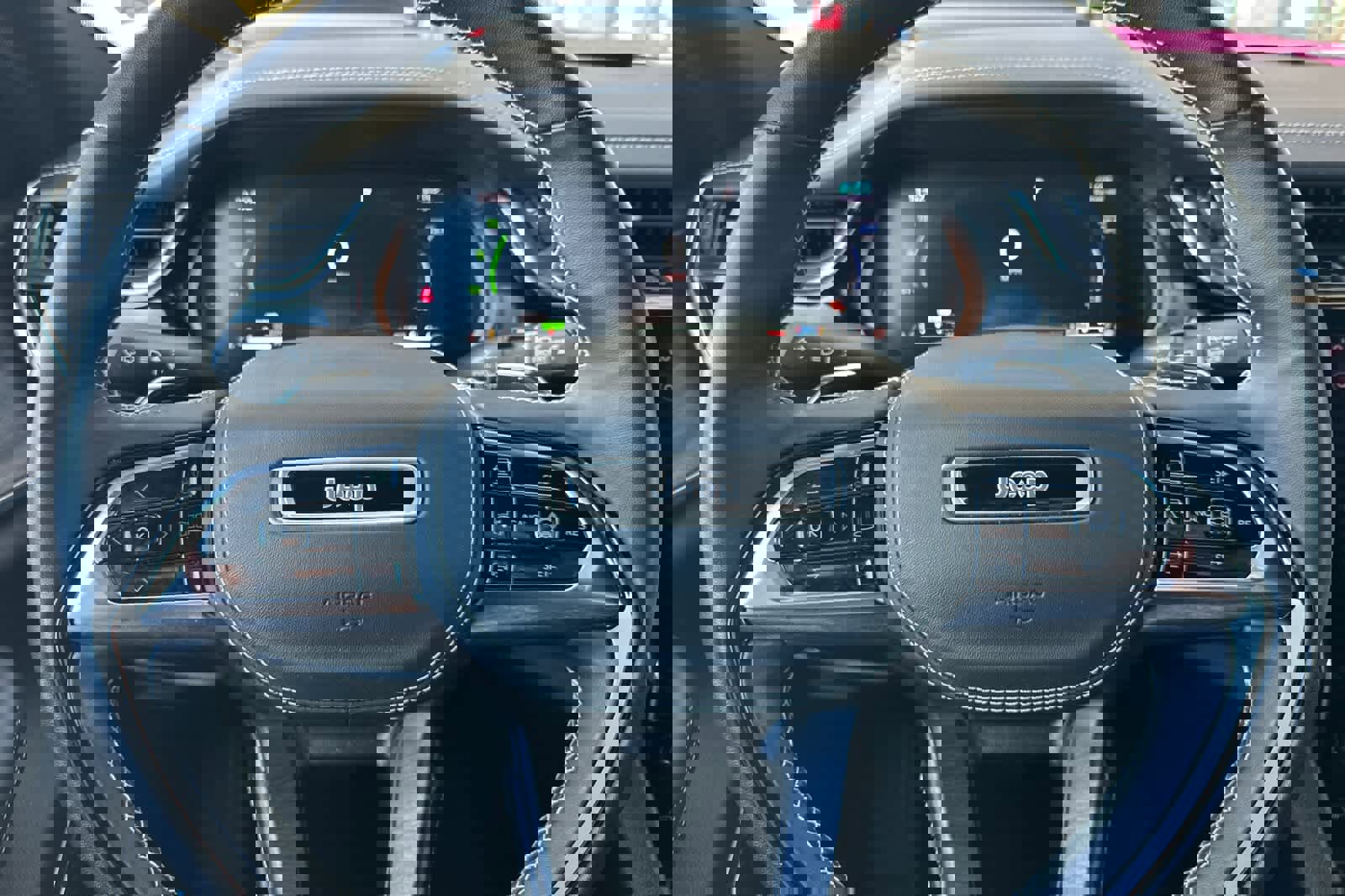 Used 2022 Jeep Grand Cherokee Overland w/ Advanced Protech Group III image 27