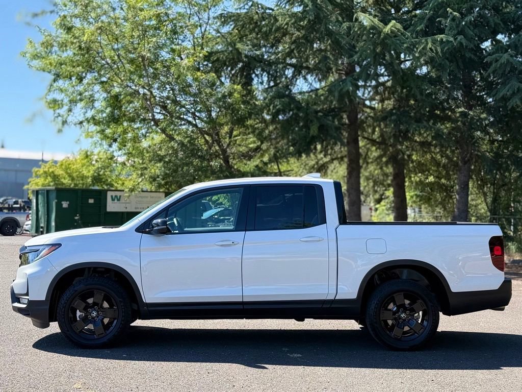 Used 2025 Honda Ridgeline Black Edition image 2