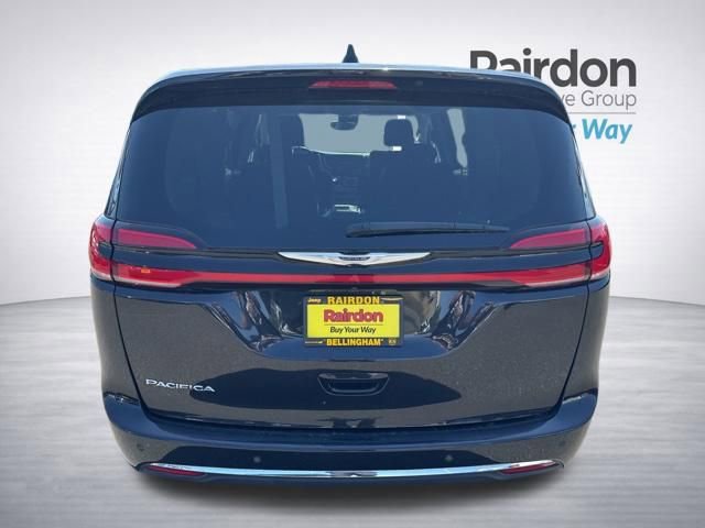 Used 2023 Chrysler Pacifica Touring-L FWD image 6